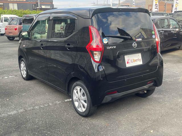 デイズ Ｘ　バックカメラ　クリアランスソナー　オートライト　スマートキー　アイドリングストップ　電動格納ミラー　ベンチシート　ＣＶＴ　ＣＤ　ミュージックプレイヤー接続可　アルミホイール　エアコン　パワーウィンドウ（13枚目）