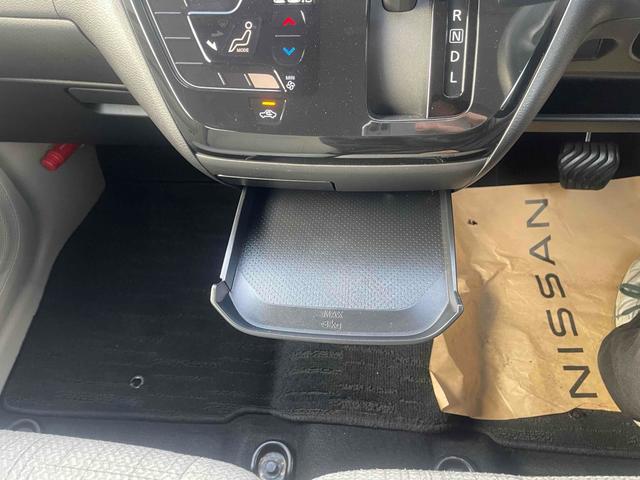 デイズ Ｘ　バックカメラ　クリアランスソナー　オートライト　スマートキー　アイドリングストップ　電動格納ミラー　ベンチシート　ＣＶＴ　ＣＤ　ミュージックプレイヤー接続可　アルミホイール　エアコン　パワーウィンドウ（41枚目）