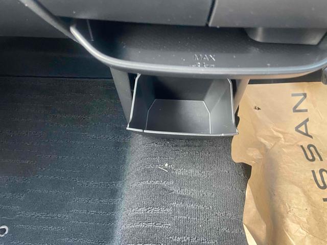 デイズ Ｘ　バックカメラ　クリアランスソナー　オートライト　スマートキー　アイドリングストップ　電動格納ミラー　ベンチシート　ＣＶＴ　ＣＤ　ミュージックプレイヤー接続可　アルミホイール　エアコン　パワーウィンドウ（42枚目）