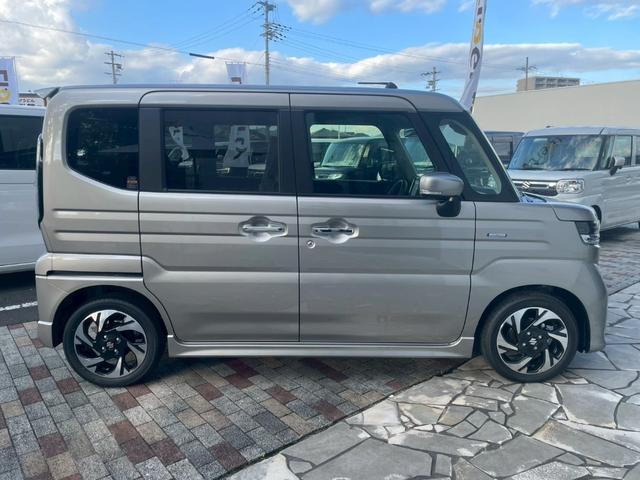 スペーシアカスタム ハイブリッドＸＳ　両側電動スライドドア　クリアランスソナー　オートクルーズコントロール　レーンアシスト　衝突被害軽減システム　オートライト　ＬＥＤヘッドランプ　スマートキー　アイドリングストップ　電動格納ミラー（8枚目）