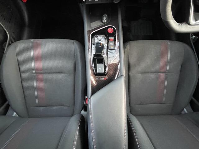 オーラ ニスモ　禁煙車／メーカー９型ナビ／全周囲カメラ／ＬＥＤヘッド／衝突軽減装置／プロパイロット／フルセグ／ＥＴＣ／ドライブレコーダー／ハーフレザーシート／オートエアコン／ピュアホワイトＰ／スーパーブラック２トーン（68枚目）