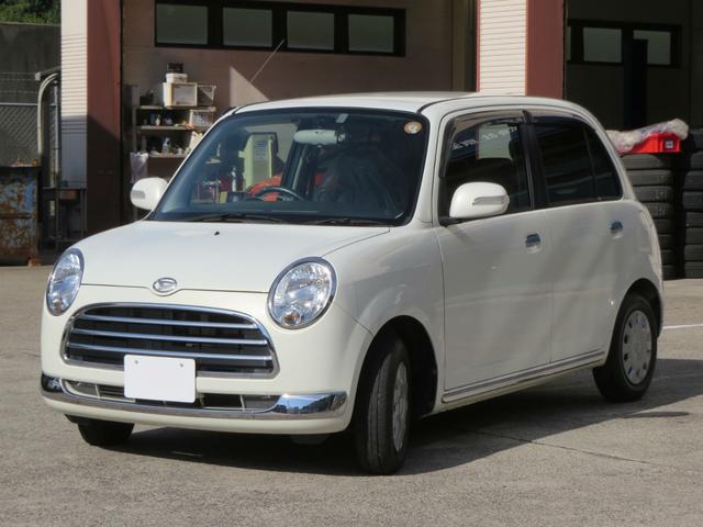 ボディカラーはパールホワイト。