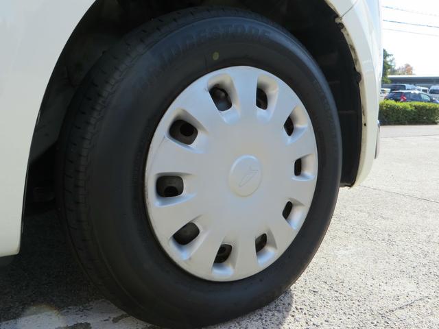 フロントタイヤ右。状態良好です！