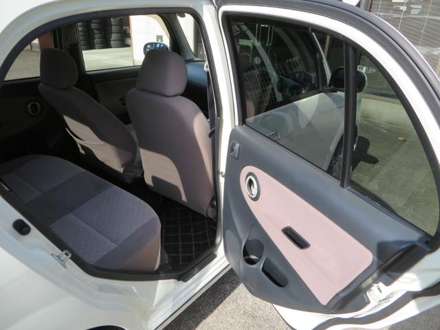 後席右ドアトリム