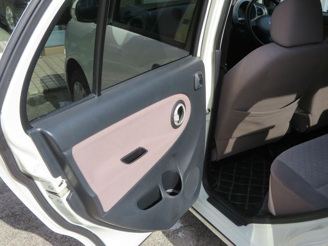 後席左ドアトリム