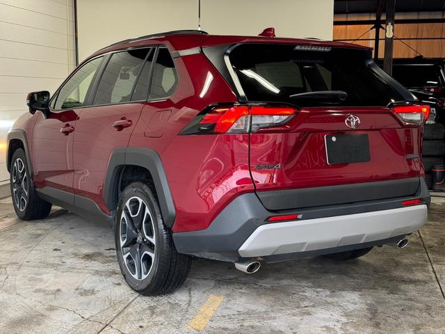 ＲＡＶ４ アドベンチャー　純正デイスプレイオーディオ　ＥＴＣ　ＬＥＤヘッドライト　デジタルインナーミラー　ブレーキアシスト　　プッシュスタート　ステアリングヒーター　Ｂｌｕｅｔｏｏｔｈ　合皮シート　スペアタイヤ（8枚目）
