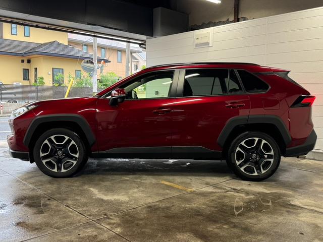 ＲＡＶ４ アドベンチャー　純正デイスプレイオーディオ　ＥＴＣ　ＬＥＤヘッドライト　デジタルインナーミラー　ブレーキアシスト　　プッシュスタート　ステアリングヒーター　Ｂｌｕｅｔｏｏｔｈ　合皮シート　スペアタイヤ（10枚目）
