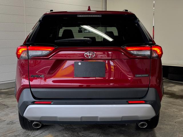 ＲＡＶ４ アドベンチャー　純正デイスプレイオーディオ　ＥＴＣ　ＬＥＤヘッドライト　デジタルインナーミラー　ブレーキアシスト　　プッシュスタート　ステアリングヒーター　Ｂｌｕｅｔｏｏｔｈ　合皮シート　スペアタイヤ（11枚目）