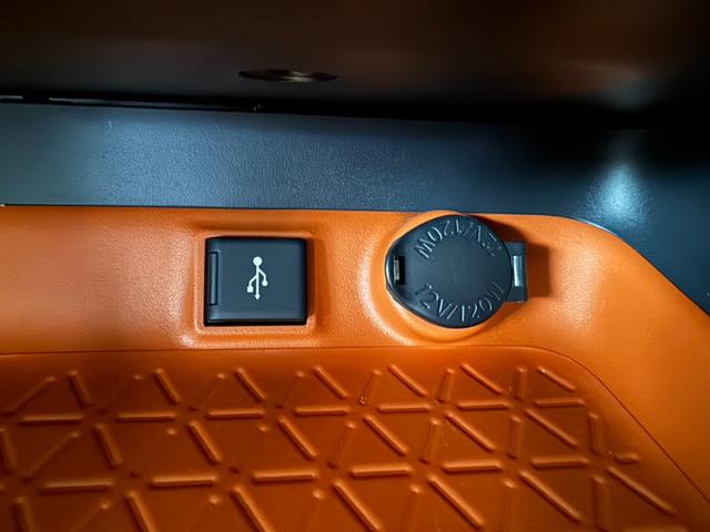 ＲＡＶ４ アドベンチャー　純正デイスプレイオーディオ　ＥＴＣ　ＬＥＤヘッドライト　デジタルインナーミラー　ブレーキアシスト　　プッシュスタート　ステアリングヒーター　Ｂｌｕｅｔｏｏｔｈ　合皮シート　スペアタイヤ（40枚目）