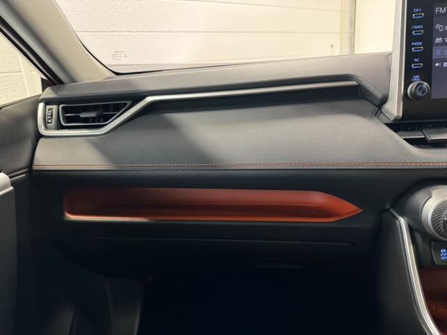 ＲＡＶ４ アドベンチャー　純正デイスプレイオーディオ　ＥＴＣ　ＬＥＤヘッドライト　デジタルインナーミラー　ブレーキアシスト　　プッシュスタート　ステアリングヒーター　Ｂｌｕｅｔｏｏｔｈ　合皮シート　スペアタイヤ（50枚目）