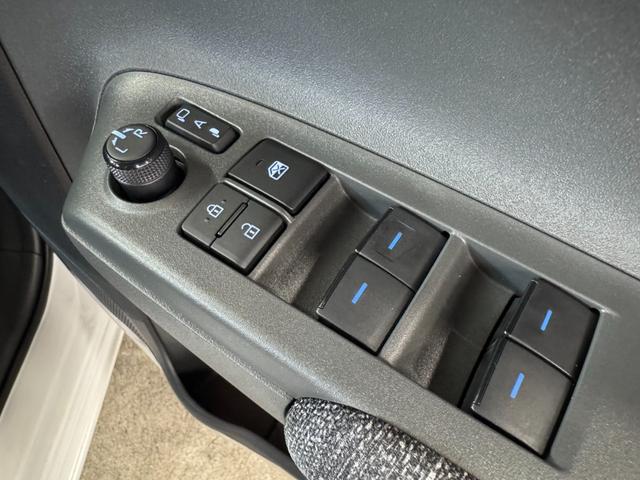 シエンタ ハイブリッドＺ　純正ナビ　地デジ　全方位モニター　ＥＴＣ２．０　Ｂｌｕｅｔｏｏｔｈ　純正ドラレコ前後　フロアマット　ＬＥＤヘッドライト　コーナーセンサー　ブレーキサポート　トヨタチームメイトアドバンストパーク（45枚目）