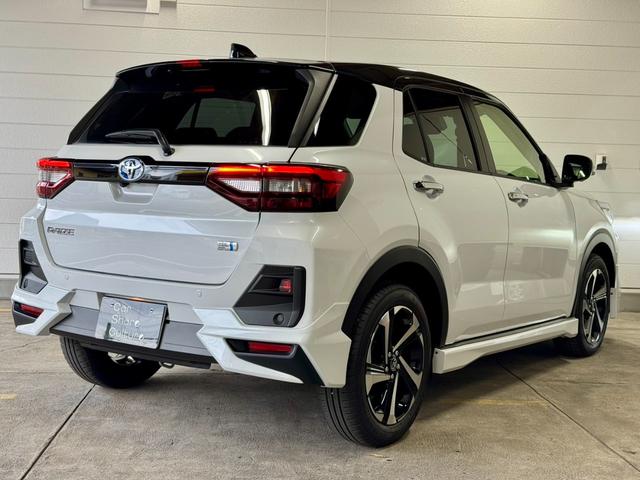 ライズ Ｚ　２トーンカラー　モデリスタエアロ（Ｆ・Ｓ・Ｒ）　パノラミックビューパッケージ　ディスプレイオーディオパッケージ　ＨＤＭＩ　シートヒーター　ＢＳＭ　ＲＣＴＡ　純正フロアマット　リアフォグランプ（3枚目）