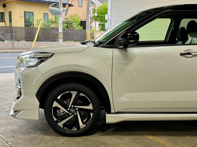 ライズ Ｚ　２トーンカラー　モデリスタエアロ（Ｆ・Ｓ・Ｒ）　パノラミックビューパッケージ　ディスプレイオーディオパッケージ　ＨＤＭＩ　シートヒーター　ＢＳＭ　ＲＣＴＡ　純正フロアマット　リアフォグランプ（11枚目）