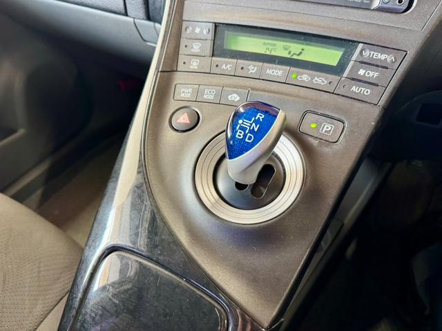 プリウス Sツーリングセレクション 純正HDDナビ バックカメラ 地デジ ETC Bluetooth LEDヘッドライト CD/DVD再生 ステアリングスイッチ オートエアコン エアロ 純正17インチAW ヘッドライトウォッシャー(32枚目)