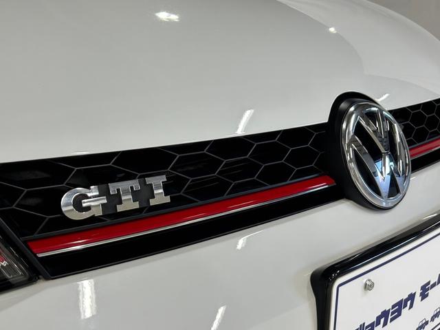 ゴルフＧＴＩ ベースグレード　禁煙車／衝突軽減ブ追従機能／純正ナビ／地デジＴＶ／バックカメラ／ＥＴＣ／純正１８インチアルミ／ローダウン／ＨＩＤヘッドライト／オートライト／パドルシフト／スマートキー／プッシュスタート（58枚目）