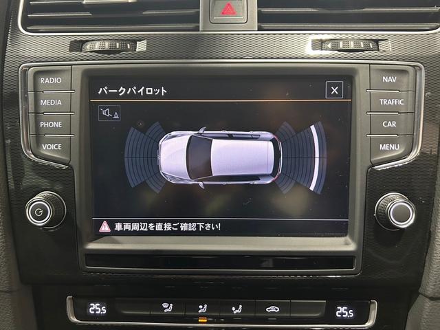 ゴルフＧＴＩ ベースグレード　禁煙車／衝突軽減ブレーキ／追従機能／純正ナビ／地デジＴＶ／ＥＴＣ／Ｂｌｕｅｔｏｏｔｈ／純正１８インチアルミ／ＤＣＣ／ＨＩＤヘッドライト／パドルシフト／オートエアコン／プッシュスタート／スマートキー（10枚目）