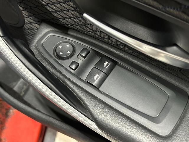 ４シリーズ ４２０ｉクーペ　Ｍスポーツ　禁煙車／衝突軽減ブレーキ／追従機能／サンルーフ／純正オプション１９インチアルミ／純正ナビ／地デジＴＶ／バックカメラ／ＥＴＣ／Ｂｌｕｅｔｏｏｔｈ／ドラレコ／社外地デジＴＶ／パワーシート／パドルシフト（31枚目）