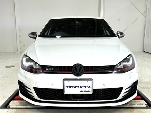 ゴルフＧＴＩ ベースグレード　禁煙車／衝突軽減ブ追従機能／純正ナビ／地デジＴＶ／バックカメラ／ＥＴＣ／純正１８インチアルミ／ローダウン／ＨＩＤヘッドライト／オートライト／パドルシフト／スマートキー／プッシュスタート（2枚目）