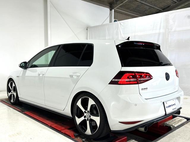 ゴルフＧＴＩ ベースグレード　禁煙車／衝突軽減ブ追従機能／純正ナビ／地デジＴＶ／バックカメラ／ＥＴＣ／純正１８インチアルミ／ローダウン／ＨＩＤヘッドライト／オートライト／パドルシフト／スマートキー／プッシュスタート（6枚目）