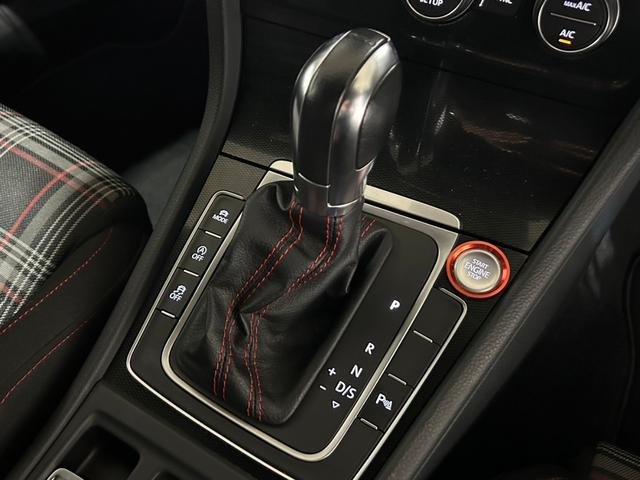 ゴルフＧＴＩ ベースグレード　禁煙車／衝突軽減ブ追従機能／純正ナビ／地デジＴＶ／バックカメラ／ＥＴＣ／純正１８インチアルミ／ローダウン／ＨＩＤヘッドライト／オートライト／パドルシフト／スマートキー／プッシュスタート（9枚目）