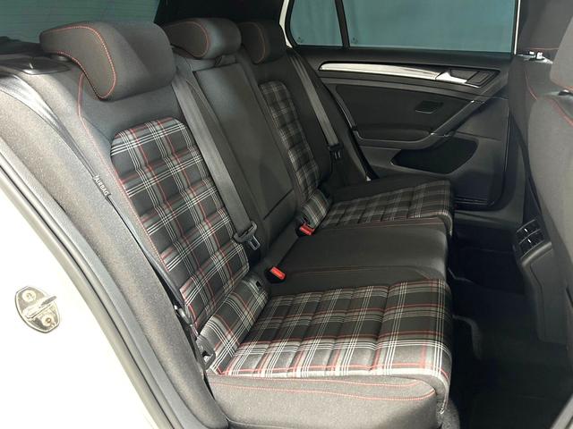ゴルフＧＴＩ ベースグレード　禁煙車／衝突軽減ブ追従機能／純正ナビ／地デジＴＶ／バックカメラ／ＥＴＣ／純正１８インチアルミ／ローダウン／ＨＩＤヘッドライト／オートライト／パドルシフト／スマートキー／プッシュスタート（21枚目）