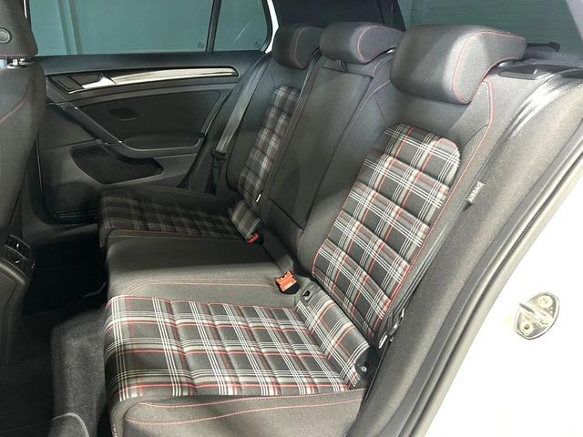 ゴルフＧＴＩ ベースグレード　禁煙車／衝突軽減ブ追従機能／純正ナビ／地デジＴＶ／バックカメラ／ＥＴＣ／純正１８インチアルミ／ローダウン／ＨＩＤヘッドライト／オートライト／パドルシフト／スマートキー／プッシュスタート（22枚目）
