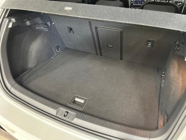 ゴルフＧＴＩ ベースグレード　禁煙車／衝突軽減ブ追従機能／純正ナビ／地デジＴＶ／バックカメラ／ＥＴＣ／純正１８インチアルミ／ローダウン／ＨＩＤヘッドライト／オートライト／パドルシフト／スマートキー／プッシュスタート（23枚目）