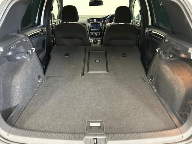 ゴルフＧＴＩ ベースグレード　禁煙車／衝突軽減ブ追従機能／純正ナビ／地デジＴＶ／バックカメラ／ＥＴＣ／純正１８インチアルミ／ローダウン／ＨＩＤヘッドライト／オートライト／パドルシフト／スマートキー／プッシュスタート（24枚目）