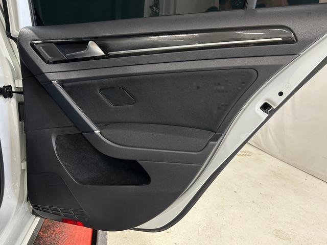 ゴルフＧＴＩ ベースグレード　禁煙車／衝突軽減ブ追従機能／純正ナビ／地デジＴＶ／バックカメラ／ＥＴＣ／純正１８インチアルミ／ローダウン／ＨＩＤヘッドライト／オートライト／パドルシフト／スマートキー／プッシュスタート（28枚目）