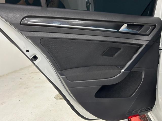 ゴルフＧＴＩ ベースグレード　禁煙車／衝突軽減ブ追従機能／純正ナビ／地デジＴＶ／バックカメラ／ＥＴＣ／純正１８インチアルミ／ローダウン／ＨＩＤヘッドライト／オートライト／パドルシフト／スマートキー／プッシュスタート（29枚目）