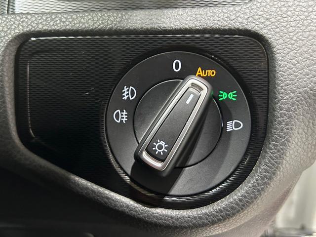 ゴルフＧＴＩ ベースグレード　禁煙車／衝突軽減ブ追従機能／純正ナビ／地デジＴＶ／バックカメラ／ＥＴＣ／純正１８インチアルミ／ローダウン／ＨＩＤヘッドライト／オートライト／パドルシフト／スマートキー／プッシュスタート（35枚目）