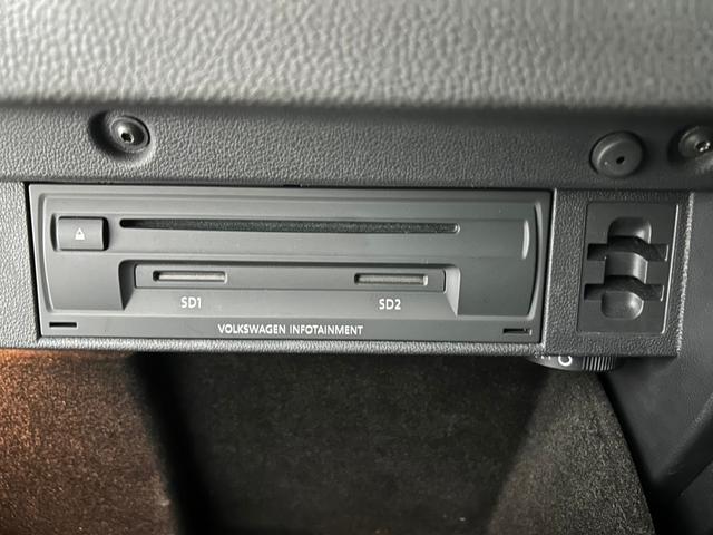ゴルフＧＴＩ ベースグレード　禁煙車／衝突軽減ブ追従機能／純正ナビ／地デジＴＶ／バックカメラ／ＥＴＣ／純正１８インチアルミ／ローダウン／ＨＩＤヘッドライト／オートライト／パドルシフト／スマートキー／プッシュスタート（41枚目）