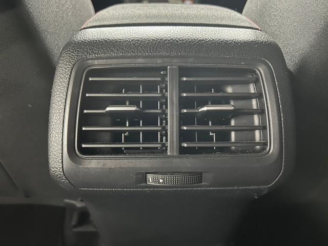 ゴルフＧＴＩ ベースグレード　禁煙車／衝突軽減ブ追従機能／純正ナビ／地デジＴＶ／バックカメラ／ＥＴＣ／純正１８インチアルミ／ローダウン／ＨＩＤヘッドライト／オートライト／パドルシフト／スマートキー／プッシュスタート（43枚目）
