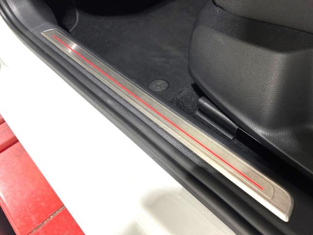 ゴルフＧＴＩ ベースグレード　禁煙車／衝突軽減ブ追従機能／純正ナビ／地デジＴＶ／バックカメラ／ＥＴＣ／純正１８インチアルミ／ローダウン／ＨＩＤヘッドライト／オートライト／パドルシフト／スマートキー／プッシュスタート（47枚目）