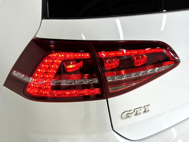 ゴルフＧＴＩ ベースグレード　禁煙車／衝突軽減ブ追従機能／純正ナビ／地デジＴＶ／バックカメラ／ＥＴＣ／純正１８インチアルミ／ローダウン／ＨＩＤヘッドライト／オートライト／パドルシフト／スマートキー／プッシュスタート（53枚目）