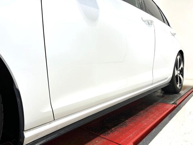 ゴルフＧＴＩ ベースグレード　禁煙車／衝突軽減ブ追従機能／純正ナビ／地デジＴＶ／バックカメラ／ＥＴＣ／純正１８インチアルミ／ローダウン／ＨＩＤヘッドライト／オートライト／パドルシフト／スマートキー／プッシュスタート（62枚目）