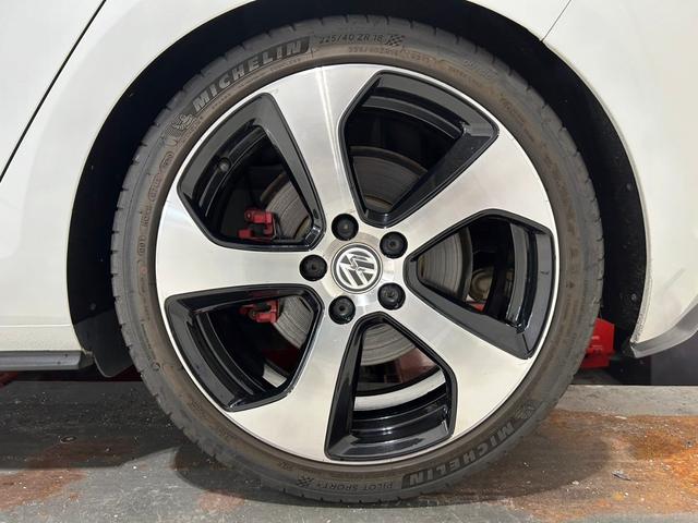 ゴルフＧＴＩ ベースグレード　禁煙車／衝突軽減ブ追従機能／純正ナビ／地デジＴＶ／バックカメラ／ＥＴＣ／純正１８インチアルミ／ローダウン／ＨＩＤヘッドライト／オートライト／パドルシフト／スマートキー／プッシュスタート（69枚目）