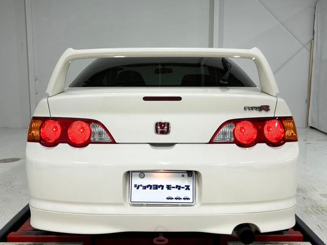 インテグラ タイプＲ　６速ＭＴ／無限エアクリーナー／ＳＳＲ１７インチアルミ／車高調／ＲＥＣＡＲＯフルバケシート／ＭＯＭＯステアリング／社外タワーバー／ＡＰ　ＲＡＣＩＮＧキャリパー／社外マフラー／ＨＩＤ／ＥＴＣ／キーレス（5枚目）