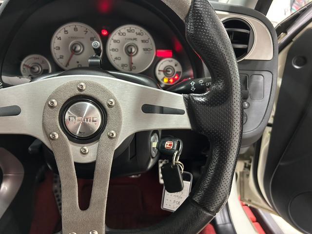 インテグラ タイプＲ　６速ＭＴ／無限エアクリーナー／ＳＳＲ１７インチアルミ／車高調／ＲＥＣＡＲＯフルバケシート／ＭＯＭＯステアリング／社外タワーバー／ＡＰ　ＲＡＣＩＮＧキャリパー／社外マフラー／ＨＩＤ／ＥＴＣ／キーレス（16枚目）