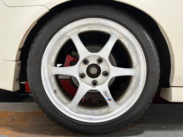 インテグラ タイプＲ　６速ＭＴ／無限エアクリーナー／ＳＳＲ１７インチアルミ／車高調／ＲＥＣＡＲＯフルバケシート／ＭＯＭＯステアリング／社外タワーバー／ＡＰ　ＲＡＣＩＮＧキャリパー／社外マフラー／ＨＩＤ／ＥＴＣ／キーレス（66枚目）