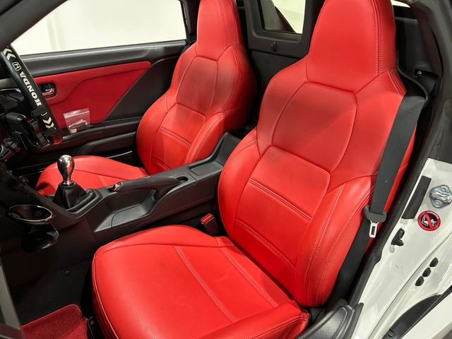 Ｓ６６０ α　ワンオーナー／禁煙車／６速ＭＴ／無限エアロ／無限エアロボンネット／無限グリル／柿本マフラー／Ｄｅｆｉブーストメーター／純正アルミ／社外ナビ／ＥＴＣ／赤シートカバー／ドリンクホルダー／ＬＥＤヘッドライト（20枚目）
