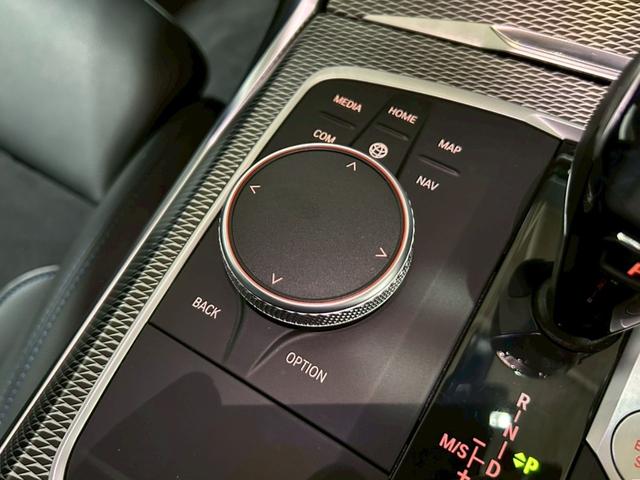 ３シリーズ ３２０ｄ　ｘＤｒｉｖｅツーリング　Ｍスポーツ　ワンオーナー／禁煙車／衝突軽減ブレーキ／追従機能／レーンキープ／純正ナビ／バックカメラ／Ｂｌｕｅｔｏｏｔｈ／ＥＴＣ／純正１９インチアルミ／ハーフレザー／シートヒーター／パワーバックドア／パドルシフト（12枚目）