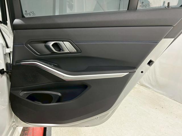 ３シリーズ ３２０ｄ　ｘＤｒｉｖｅツーリング　Ｍスポーツ　ワンオーナー／禁煙車／衝突軽減ブレーキ／追従機能／レーンキープ／純正ナビ／バックカメラ／Ｂｌｕｅｔｏｏｔｈ／ＥＴＣ／純正１９インチアルミ／ハーフレザー／シートヒーター／パワーバックドア／パドルシフト（31枚目）