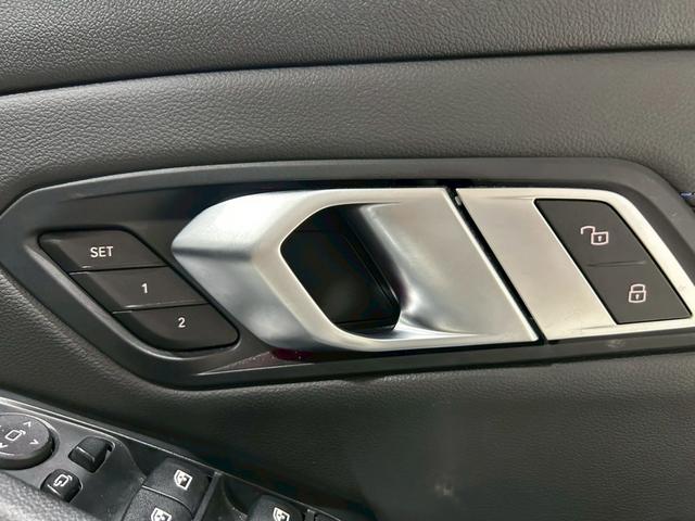 ３シリーズ ３２０ｄ　ｘＤｒｉｖｅツーリングＭスポツＥＤジョイ＋　禁煙車／衝突軽減ブレーキ／追従機能／パノラマガラスサンルーフ／純正ナビ／全方位カメラ／ＥＴＣ／Ｂｌｕｅｔｏｏｔｈ／前後ドラレコ／純正１９ＡＷ／Ｈ＆Ｒローダウンサス／ハーフレザーシート／シートヒーター（36枚目）