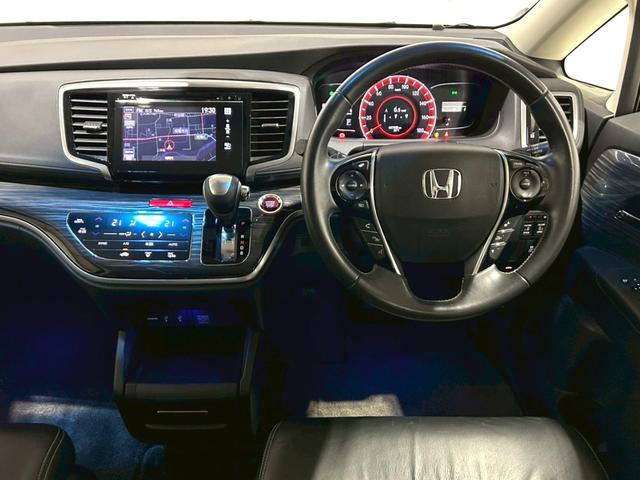 オデッセイ アブソルート・ＥＸ　禁煙車／衝突軽減ブレーキ／黒本革シート／純正ナビＴＶ／純正フリップダウンモニター／全方位カメラ／Ｂｌｕｅｔｏｏｔｈ／ＥＴＣ／ＨＫＳ車高調／純正１８インチアルミ／両側パワースライド／シートヒーター（8枚目）