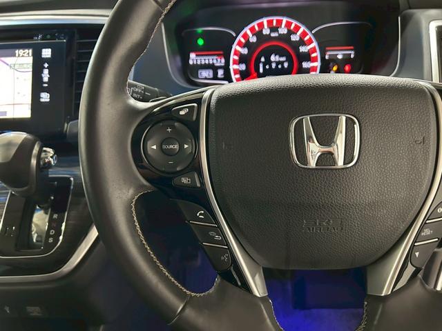 オデッセイ アブソルート・ＥＸ　禁煙車／衝突軽減ブレーキ／黒本革シート／純正ナビＴＶ／純正フリップダウンモニター／全方位カメラ／Ｂｌｕｅｔｏｏｔｈ／ＥＴＣ／ＨＫＳ車高調／純正１８インチアルミ／両側パワースライド／シートヒーター（17枚目）