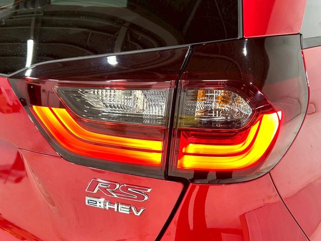 フィット ｅ：ＨＥＶ　ＲＳ　禁煙車／ホンダセンシング／無限エアロ／純正９型ナビＴＶ／Ａｐｐｌｅ　Ｃａｒ　Ｐｌａｙ／Ｂｌｕｅｔｏｏｔｈ／バックカメラ／ＥＴＣ／純正１６インチアルミ／電子パーキング／ＬＥＤヘッドライト／ハーフレザー（46枚目）
