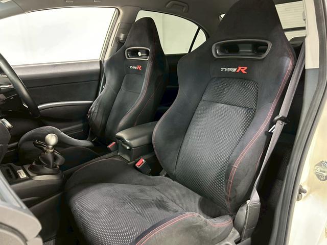シビック タイプＲ　６速ＭＴ／無限エアロ／ＴＥＩＮ車高調／ＴＥ３７　１７インチアルミ／Ｄｅｆｉ３連メーター／モリモリ管／ディスプレイオーディオ／バックカメラ／ＥＴＣ／ドラレコ／Ｂｌｕｅｔｏｏｔｈ／ＨＩＤヘッドライト（22枚目）