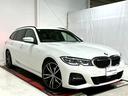 ３シリーズ ３２０ｄ　ｘＤｒｉｖｅツーリング　Ｍスポーツ　ワンオーナー／禁煙車／衝突軽減ブレーキ／追従機能／レーンキープ／純正ナビ／バックカメラ／Ｂｌｕｅｔｏｏｔｈ／ＥＴＣ／純正１９インチアルミ／ハーフレザー／シートヒーター／パワーバックドア／パドルシフト（3枚目）
