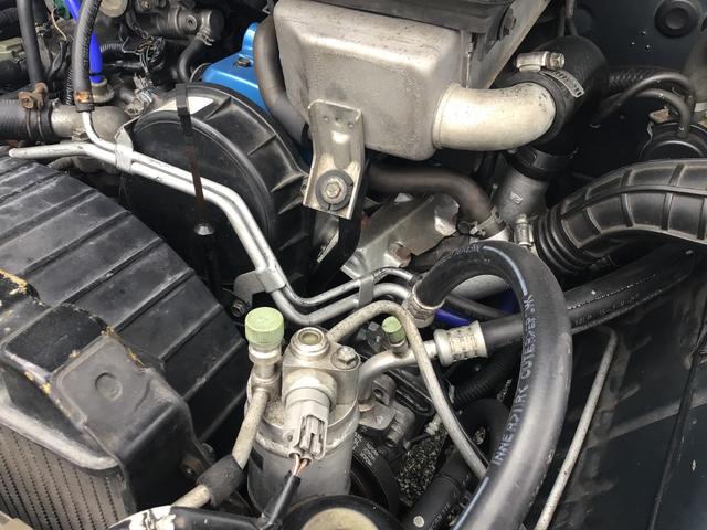 納車点検から車検、アフターフォローまで安心してお任せください。この道５０年の熟練整備士が、皆様の愛車を丁寧に点検・整備し、長く安全にお乗りいただけるようサポートいたします。